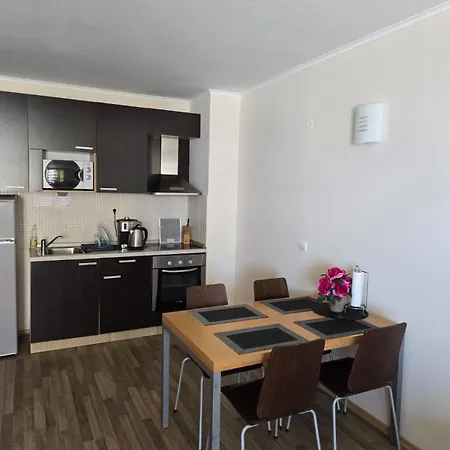 у моря с бассейном в обзоре Apartman *